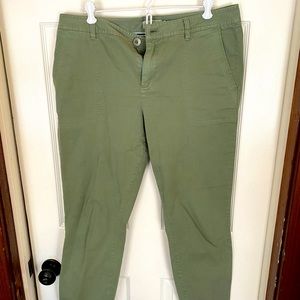 Vineyard vines size 12 khaki pants
